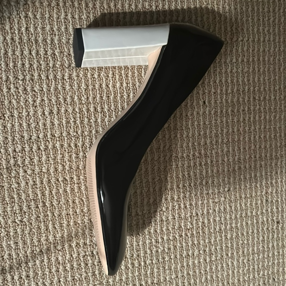 Anne Klein iflex Jaclyn black patent with white patent heels